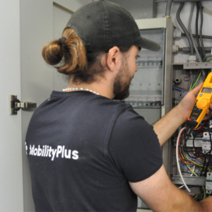 ⁠Main d’œuvre pour pose des prises électriques et poins lumineux 160€ unités 1